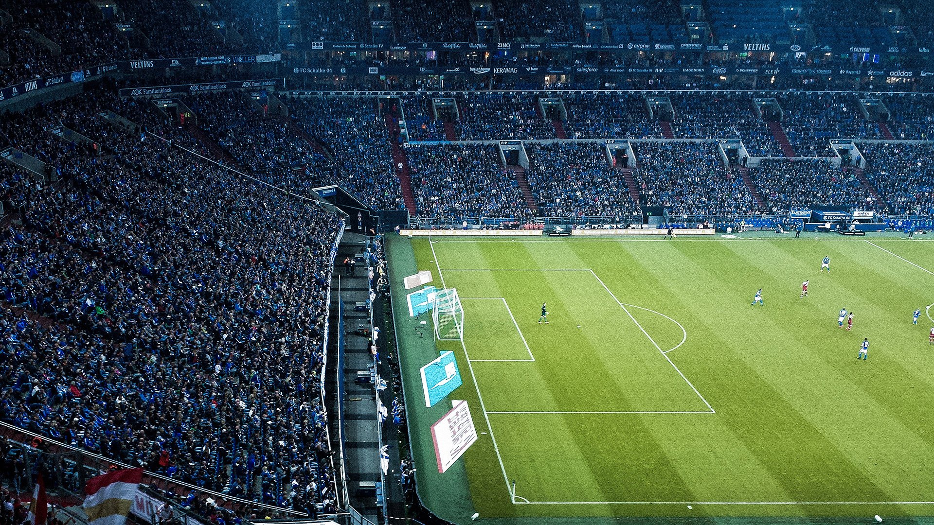 意甲争冠白热化，国际米兰紧咬尤文图斯，米兰双雄上演巅峰对决