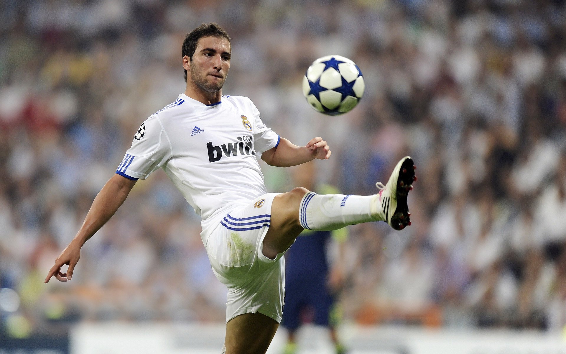 体育科技革新竞技场,智能装备与数据分析重塑运动员表现